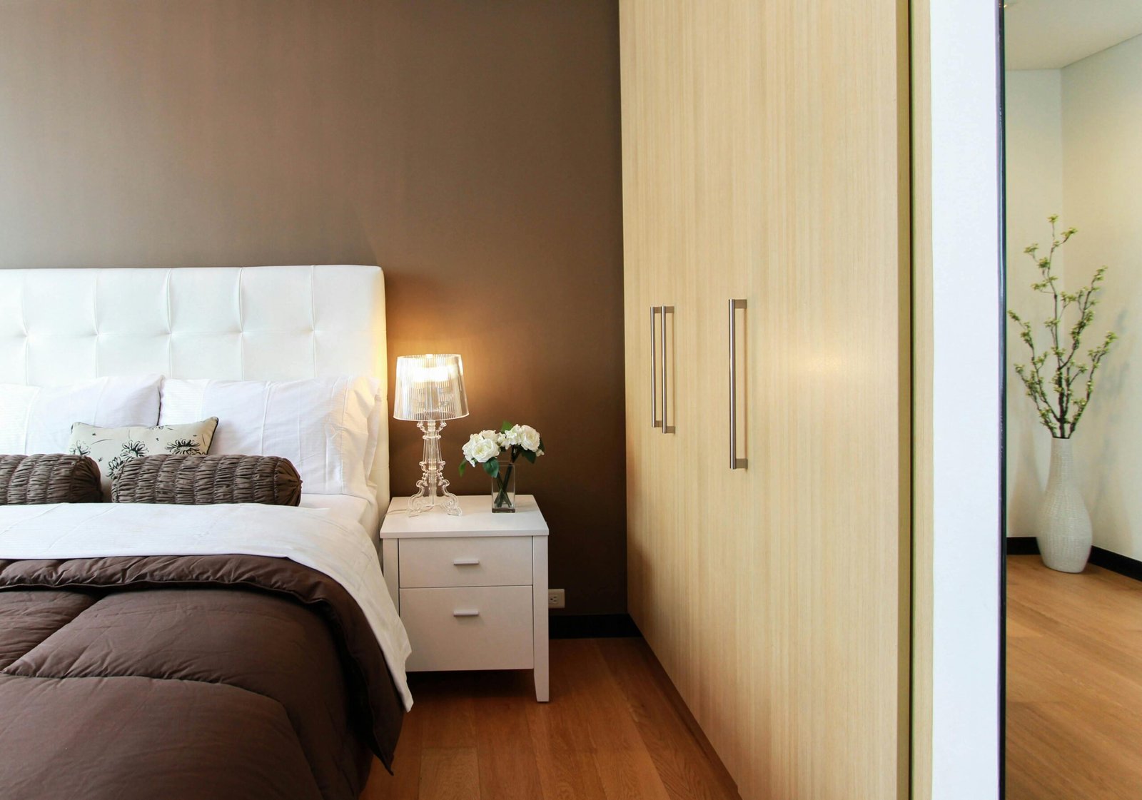 minimal bedroom